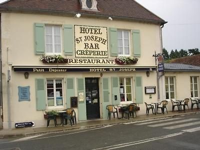 Logis Hotel Saint-Joseph Sancoins Exterior photo