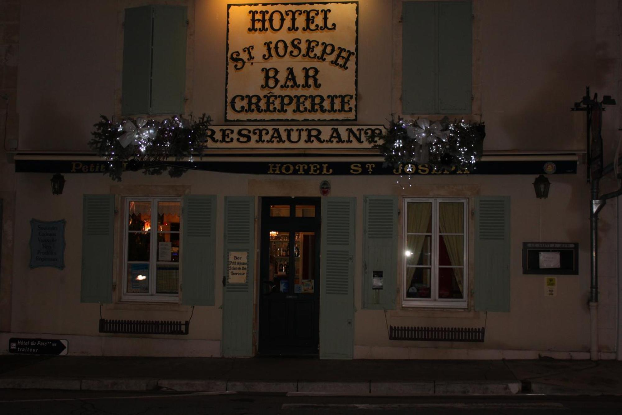 Logis Hotel Saint-Joseph Sancoins Exterior photo