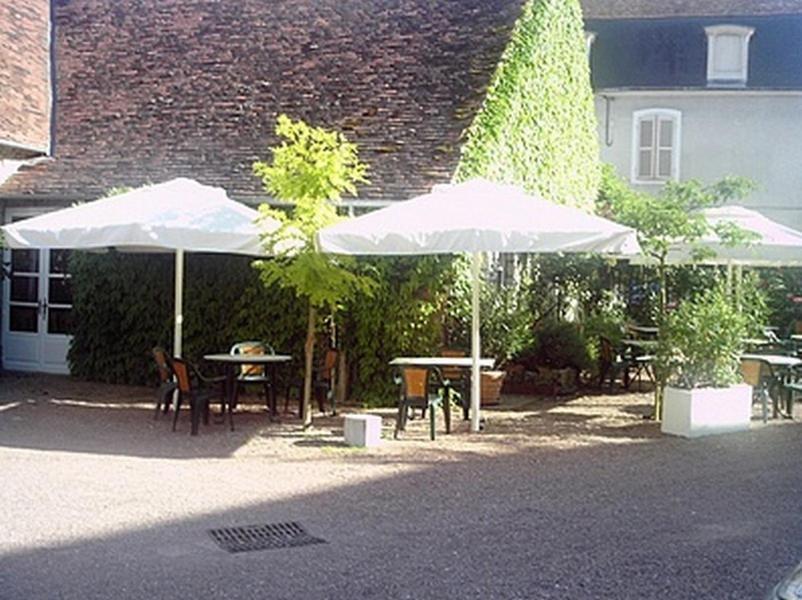 Logis Hotel Saint-Joseph Sancoins Exterior photo